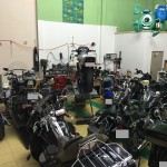 バイク屋の店内整備工場
